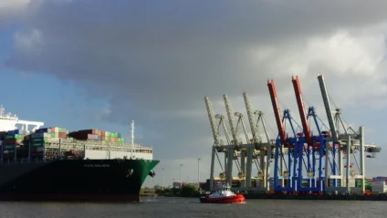 container-vessel-hamburg-harbor